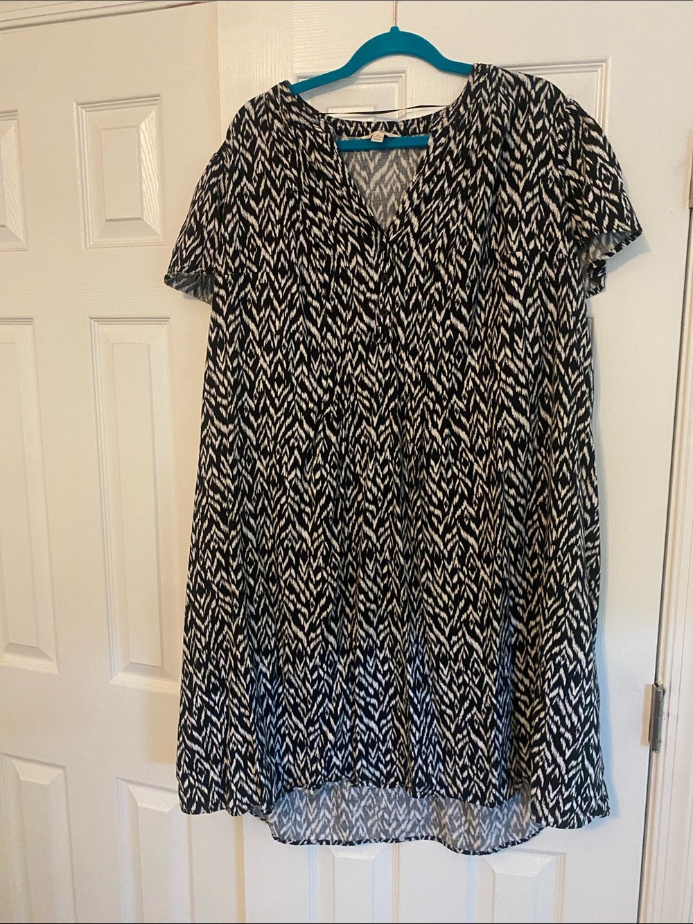 Terra & Sky Black and White Short Sleeve Button-Front Shirt Dress